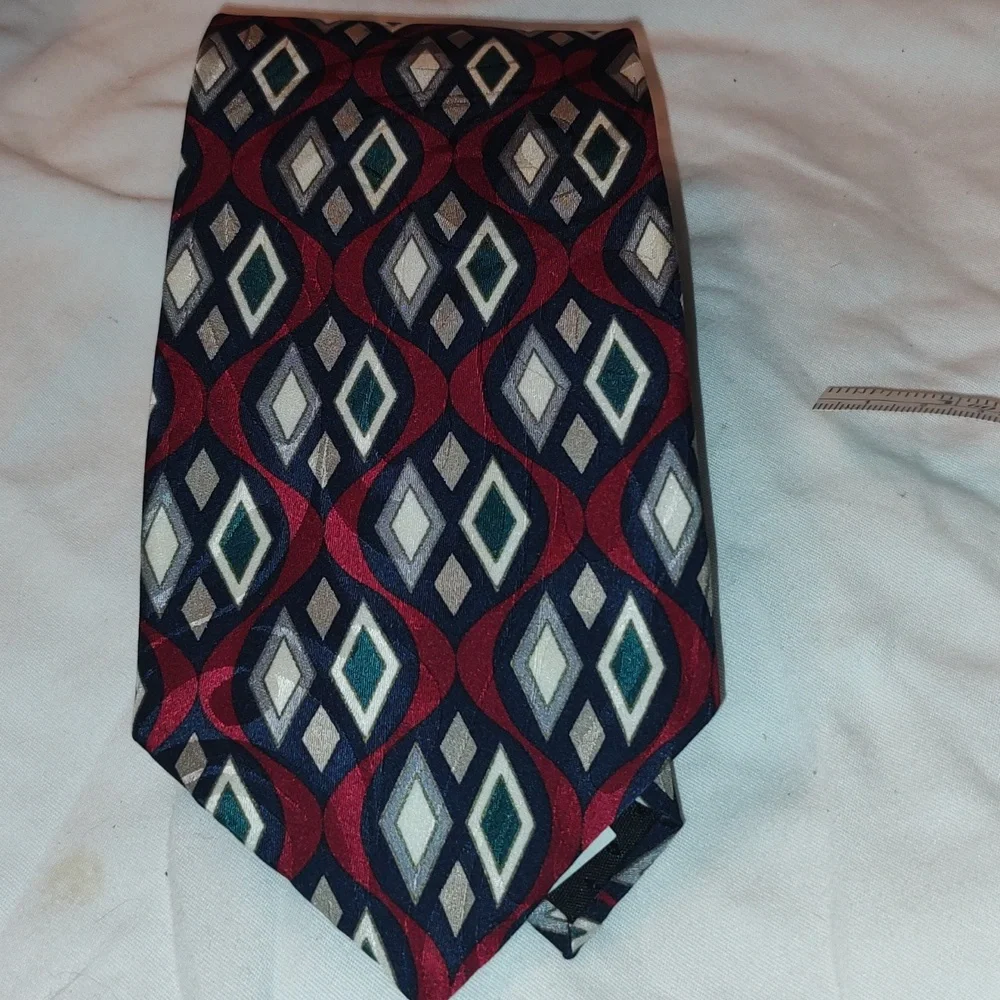 🎉Oscar de la Renta diamond black, red, grey and green tie